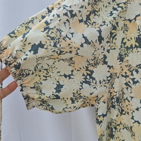 Esmaee Floral Mini Dress - Picture 5 of 7